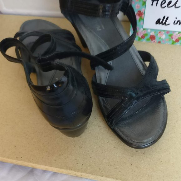 Naot Waterproof Shiny Patent Leather Low Heel Dress Sandal Wmn 41/10us/8uk - Picture 2 of 14